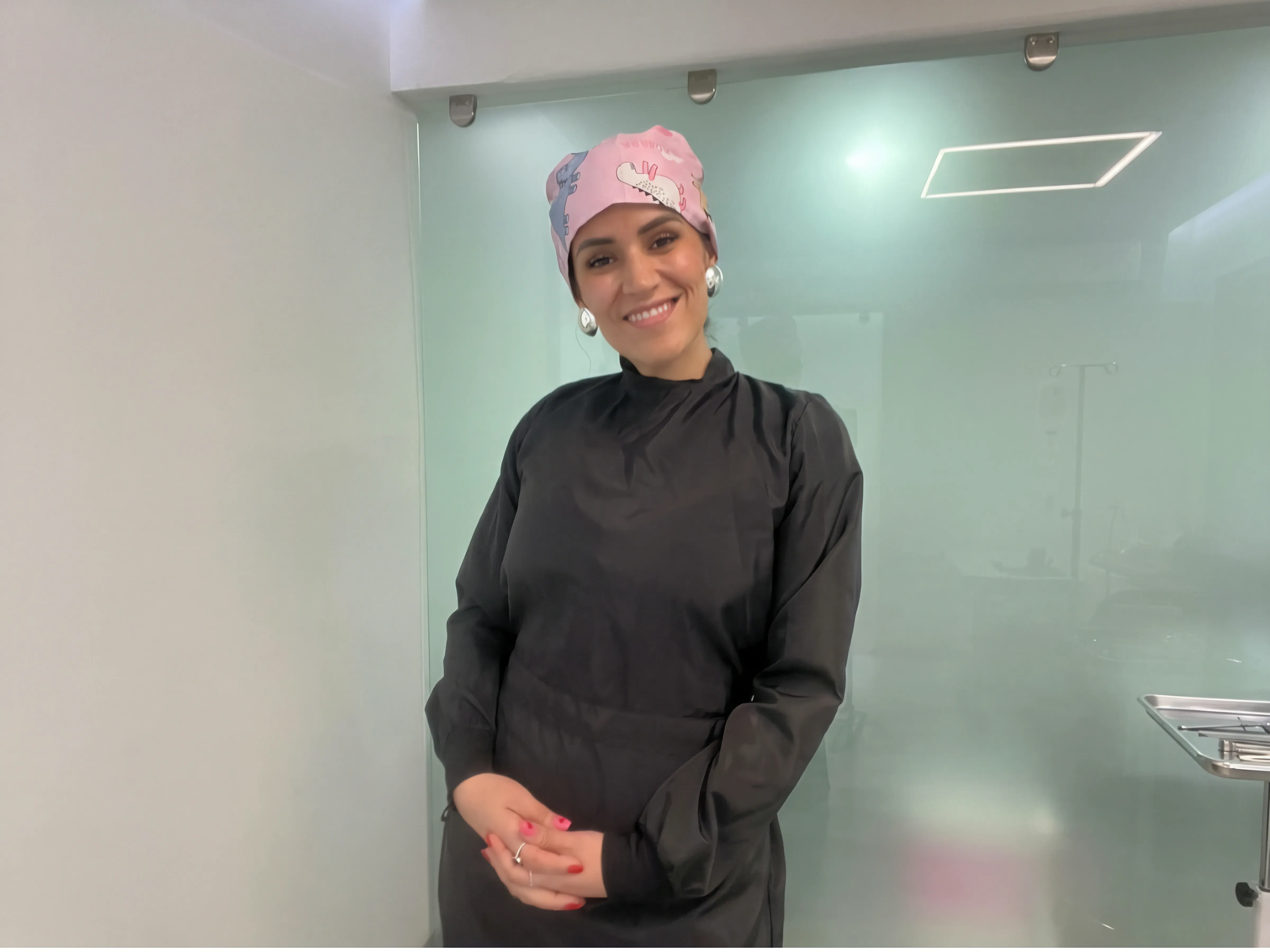 Dra. Andrea Barrera Salvador durante una actividad de formación o práctica médica